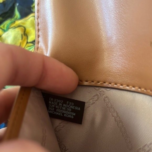 Brand New Michael Kors Brown Acorn Large Trifold Wallet Snap Close Organizer - Picture 14 of 16